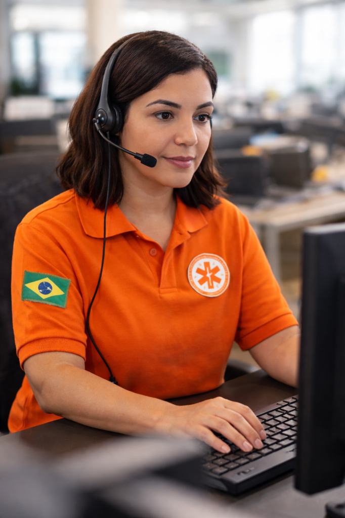 Central de monitoramento atendendo chamada